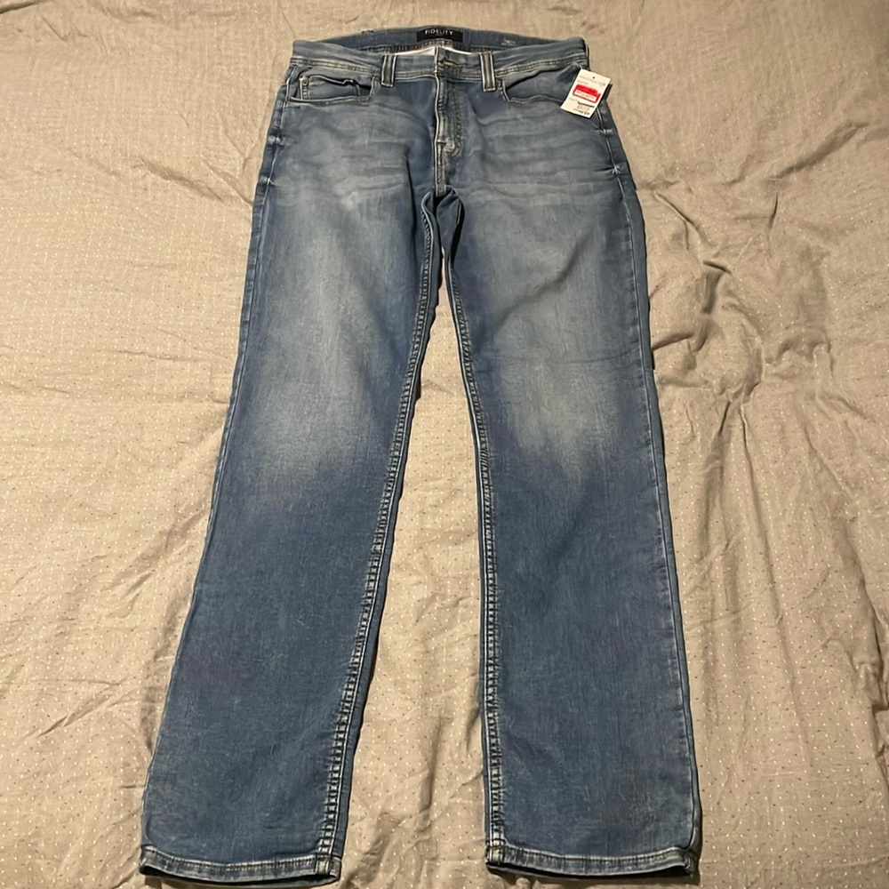 NWT Fidelity Denim 34x32 slim straight cut.